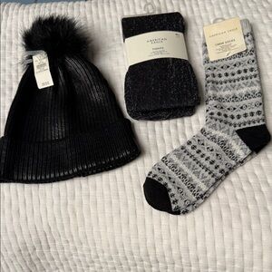 Aerie Black Beanie and Gray Patterned Socks Set